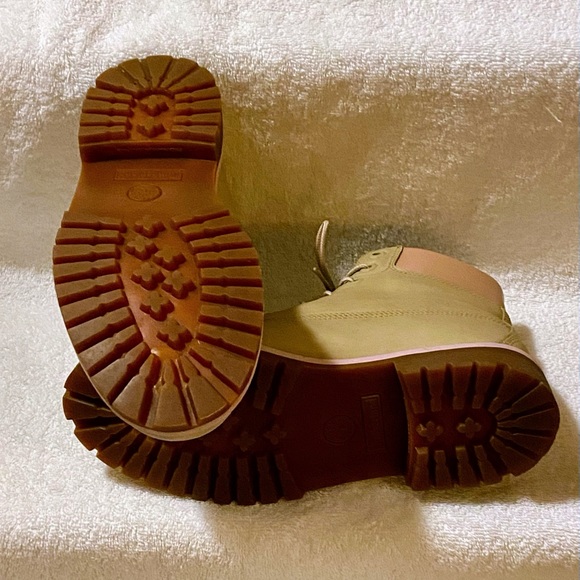 LIKE NEW! TIMBERLAND Waterproof Heritage Boots in Pink & Beige - Picture 10 of 12
